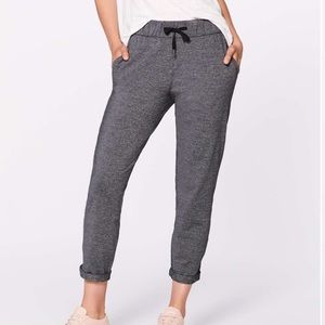 Lululemon On the Fly Pant - Heathered Black 2/4
